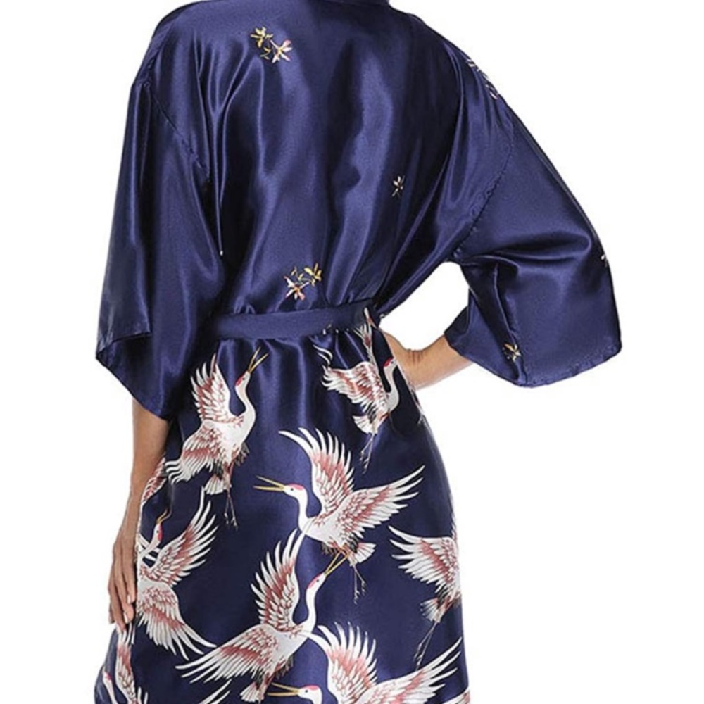 Feminine Silk Elegant Coverup Robes Xl nice loose fitting. - Picture 5 of 6